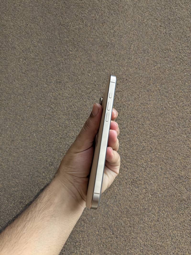 iPhone 16 Pro Max 3