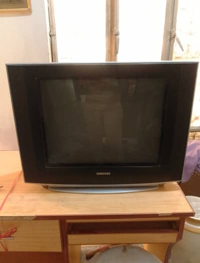Samsung fat tv for sale in very good and working condition