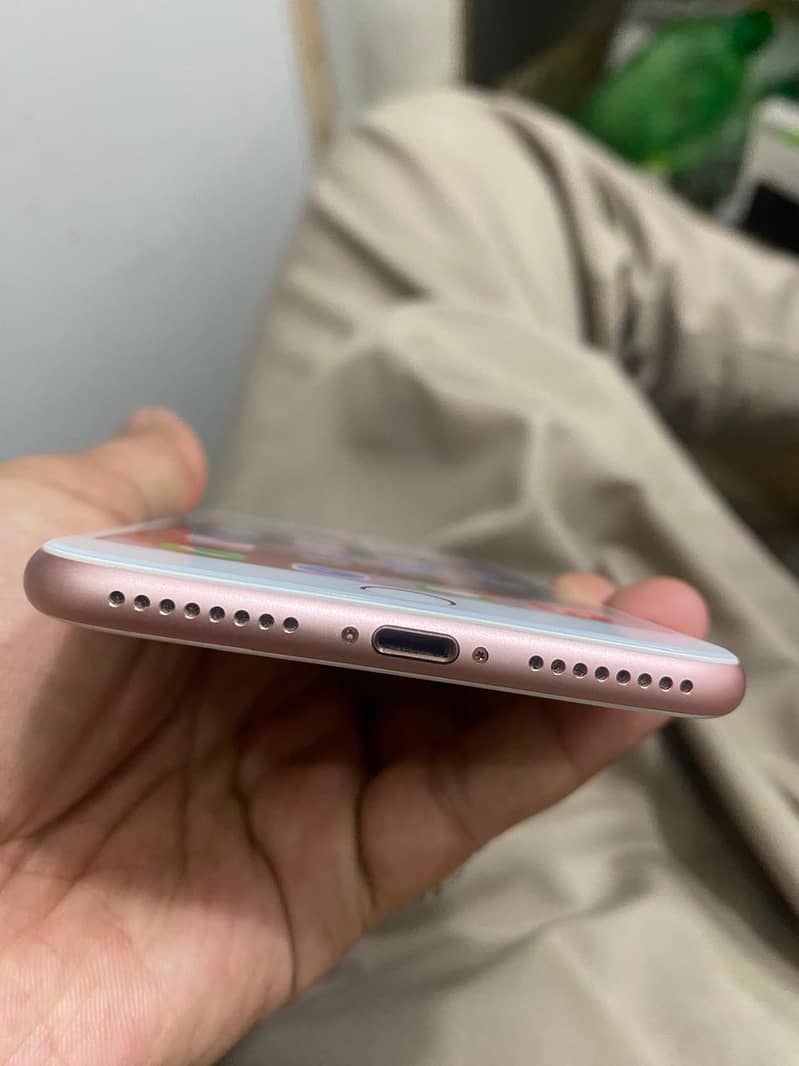 Apple iPhone 7 Plus 1