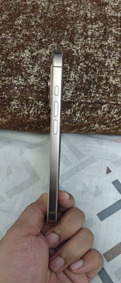 Apple iPhone 16 Pro jv