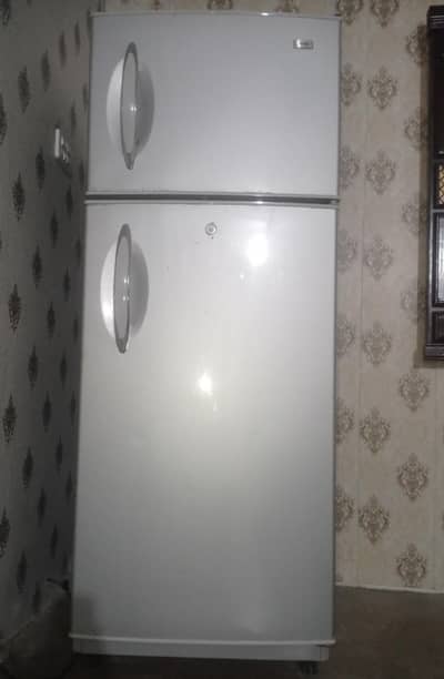 fridge 4 sell in good condition