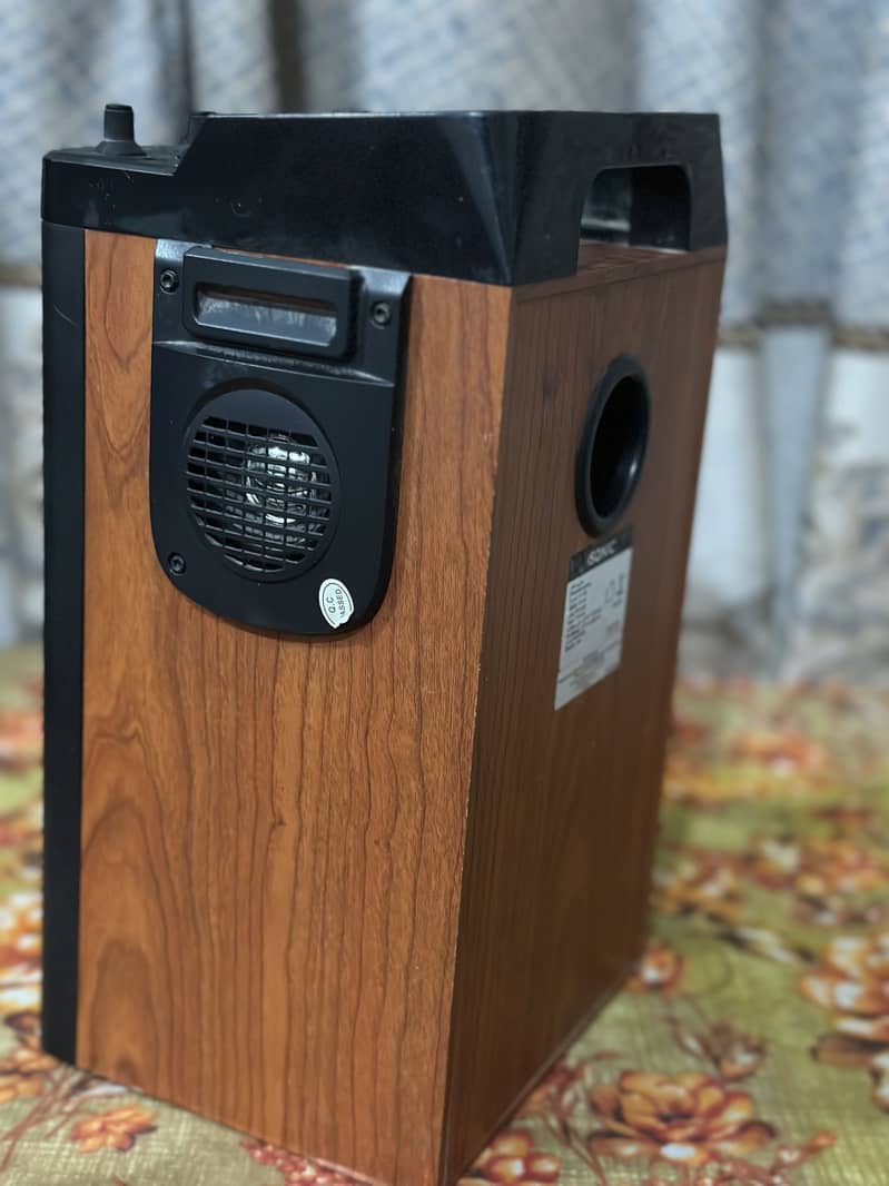 Isonic  speaker 4