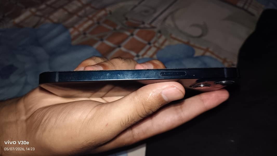 Apple iPhone 13 2