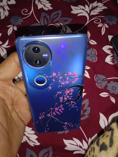 Vivo V50