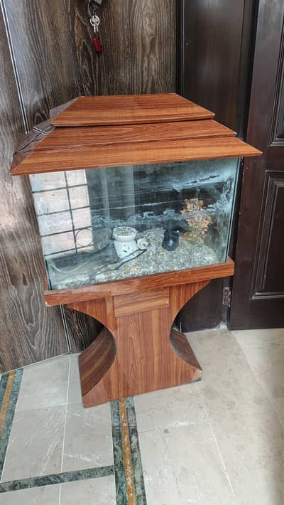 Aquarium selling very cheap with all Accessories Good Condition