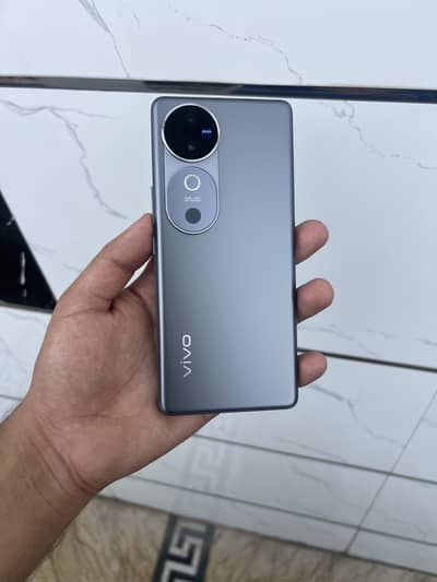 Vivo V40