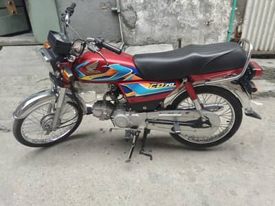 25 +26 ka sticker ha 6500 km chali ha jis bhai ko chey wo rata kry