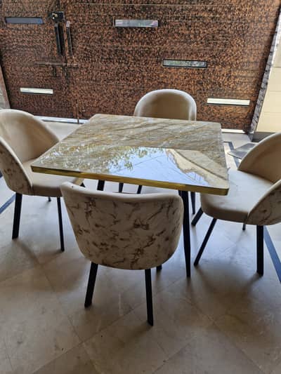 brand new dinning table with 4 chairs