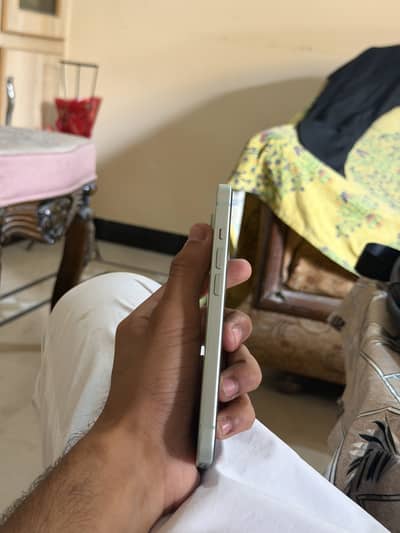 Apple iPhone 15