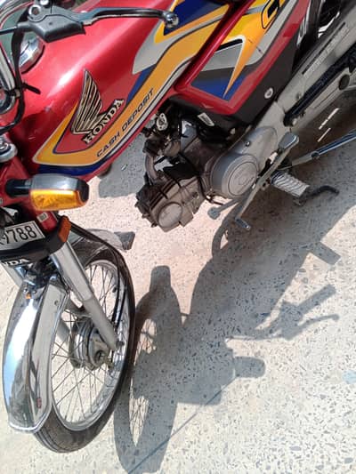 Honda CD70 2025