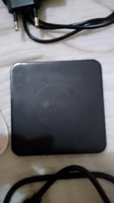 TV Box C1000 + Accessories – Excellent Condition