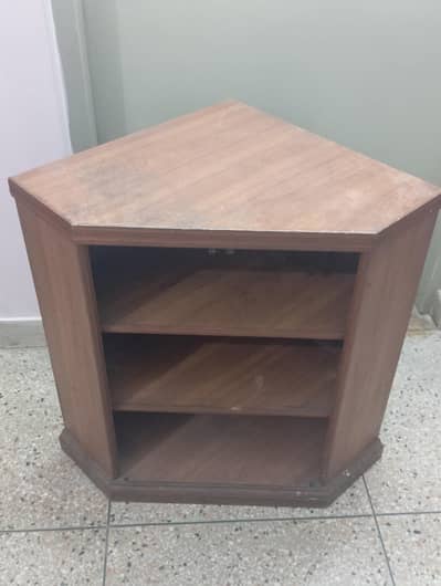 CORNER TABLE