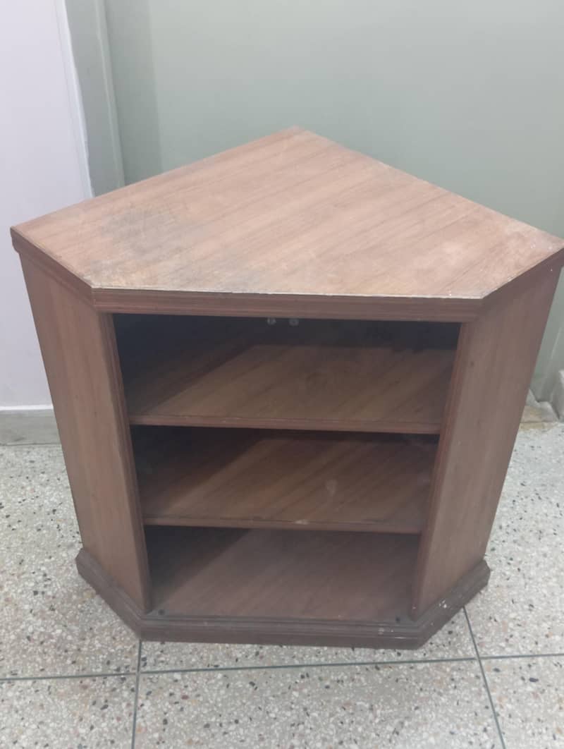 CORNER TABLE 0