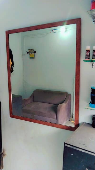 saloon miror nd rack