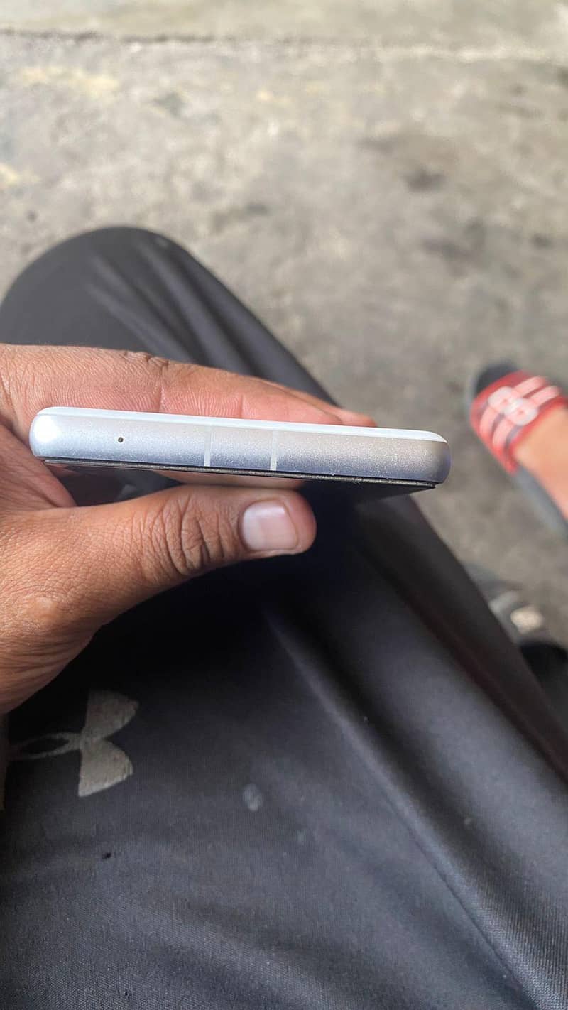 Google Pixel 7a 5