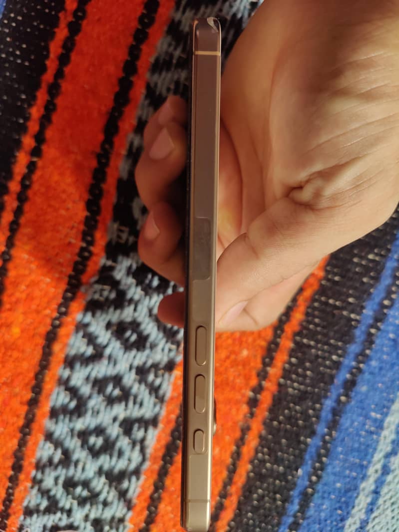 Apple iPhone 16 Pro Max 4
