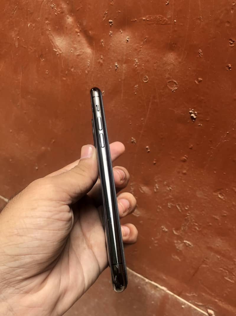 Apple iPhone 11 Pro 3