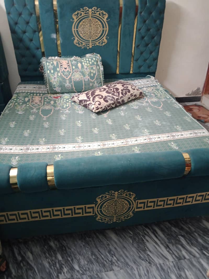 Bed plus dressing plus seven seater sofa 3