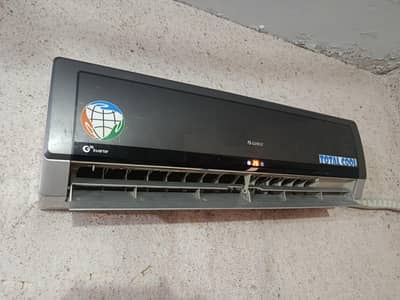 Gree 1.5 Ton inverter AC in good working condition