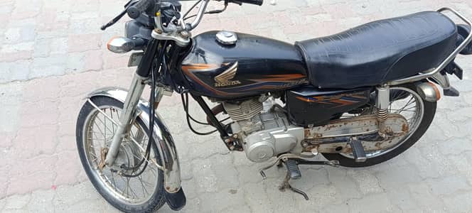 HONDA 125 IN GENUINE CONDITION ALL DOCUMENTS CLEAR AND BIO METRIC AVA