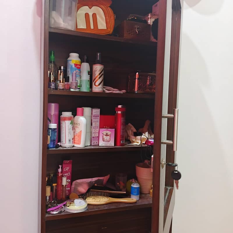 Dressing table 4
