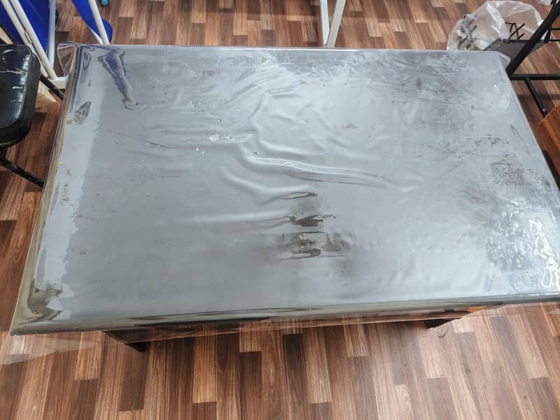 big computer table with 2 draws 5