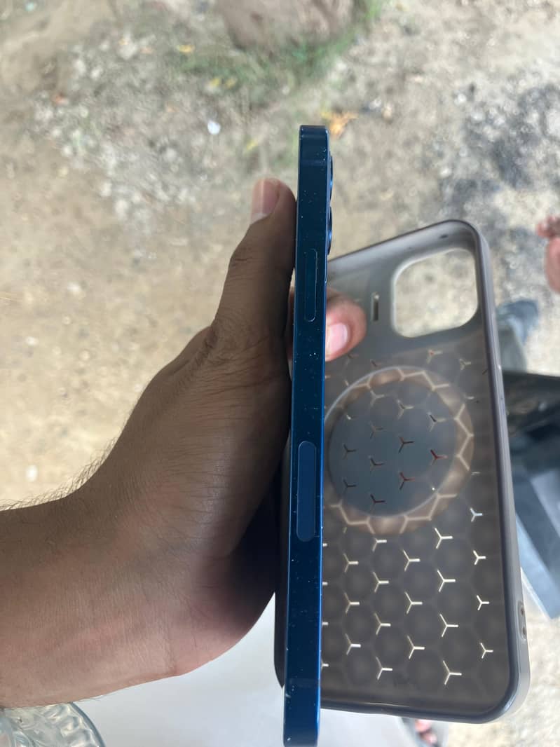 Apple iPhone 12 3