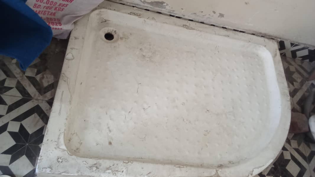 bath tub 0