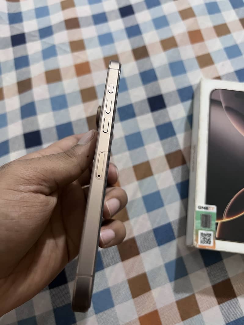 Apple iPhone 16 Pro Max 5