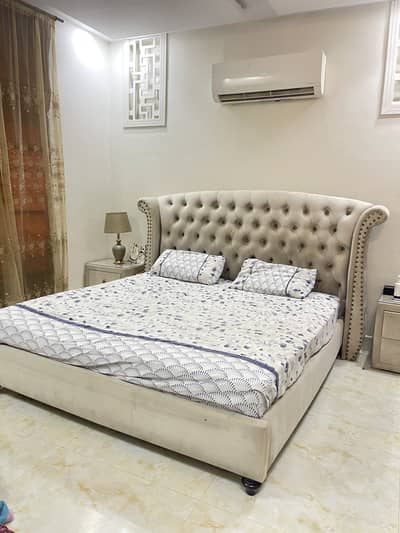 King Size Bed with Side Tables – Excellent Condition