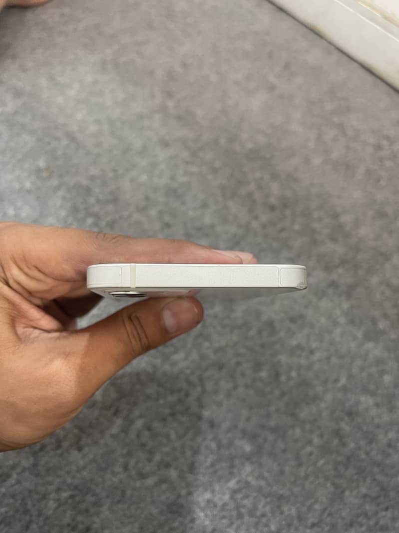 Apple iPhone 12 1