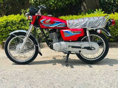 125 Honda | Model 2024 | 13000 KM Driven | Red Honda Bike Urgent Sale