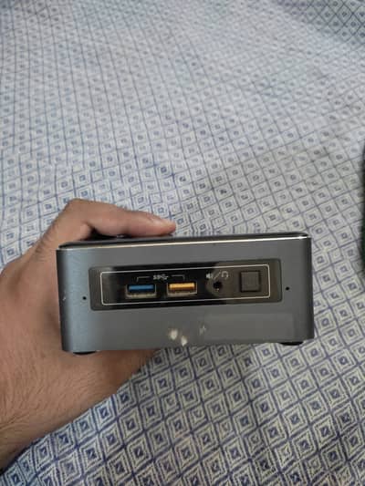 Intel NUC 7th Gen i5 Mini PC (8GB RAM / 256GB SSD)