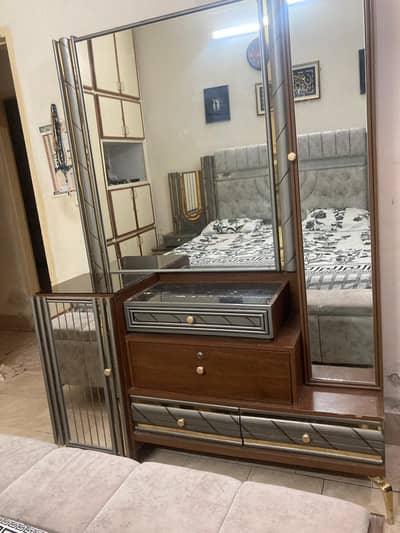 Luxury King Size Bedroom Set with Dressing Table | Excellent Condition