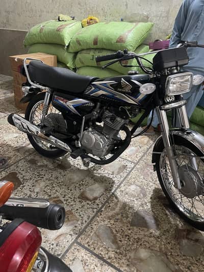 Honda 125 2025 only 4000 km