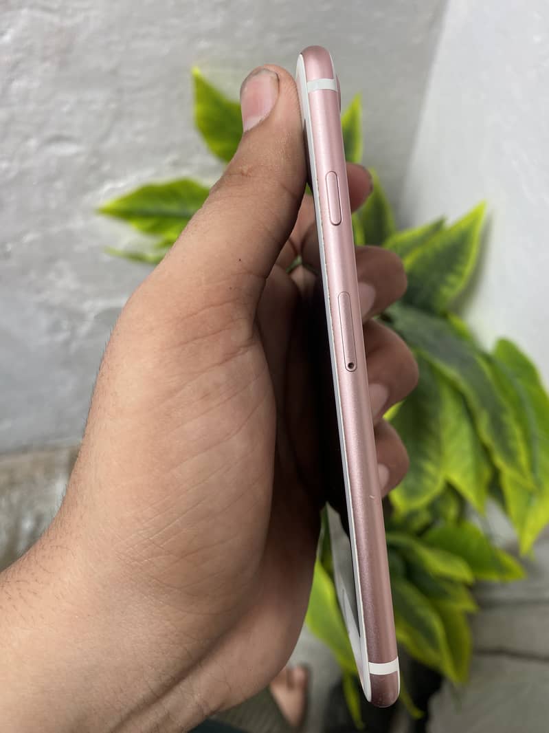 iPhone 7 4