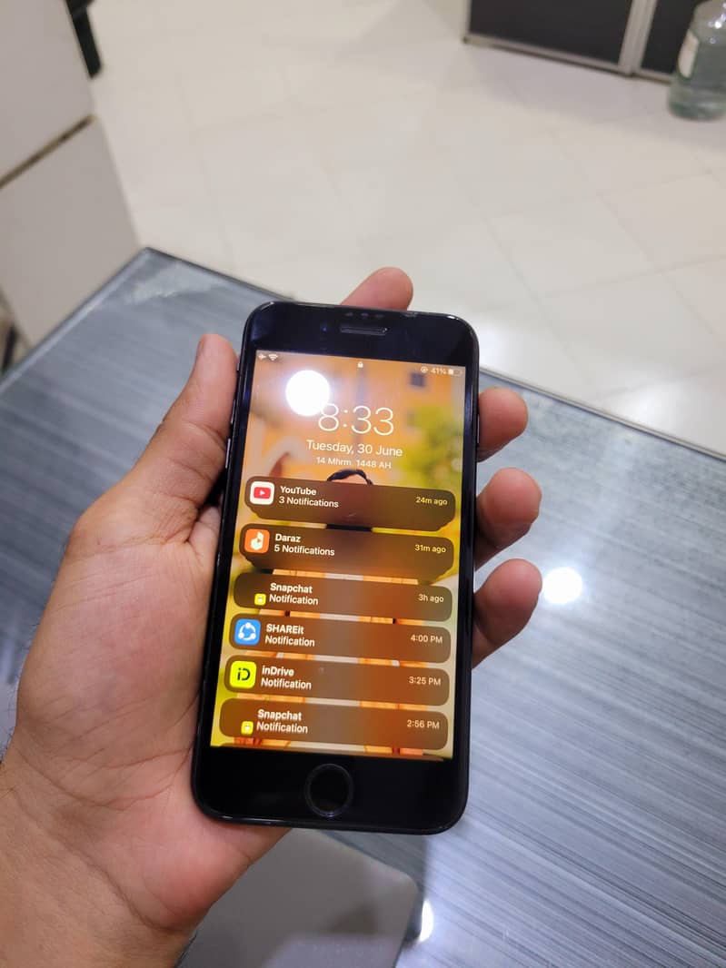 Apple iPhone 7 2