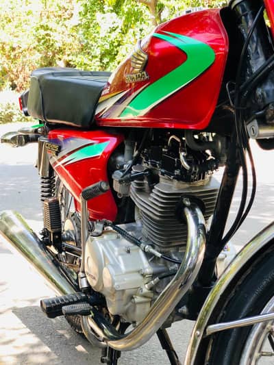 Honda 125 cG bike model 2014 urgent for sale 0316/4145/288