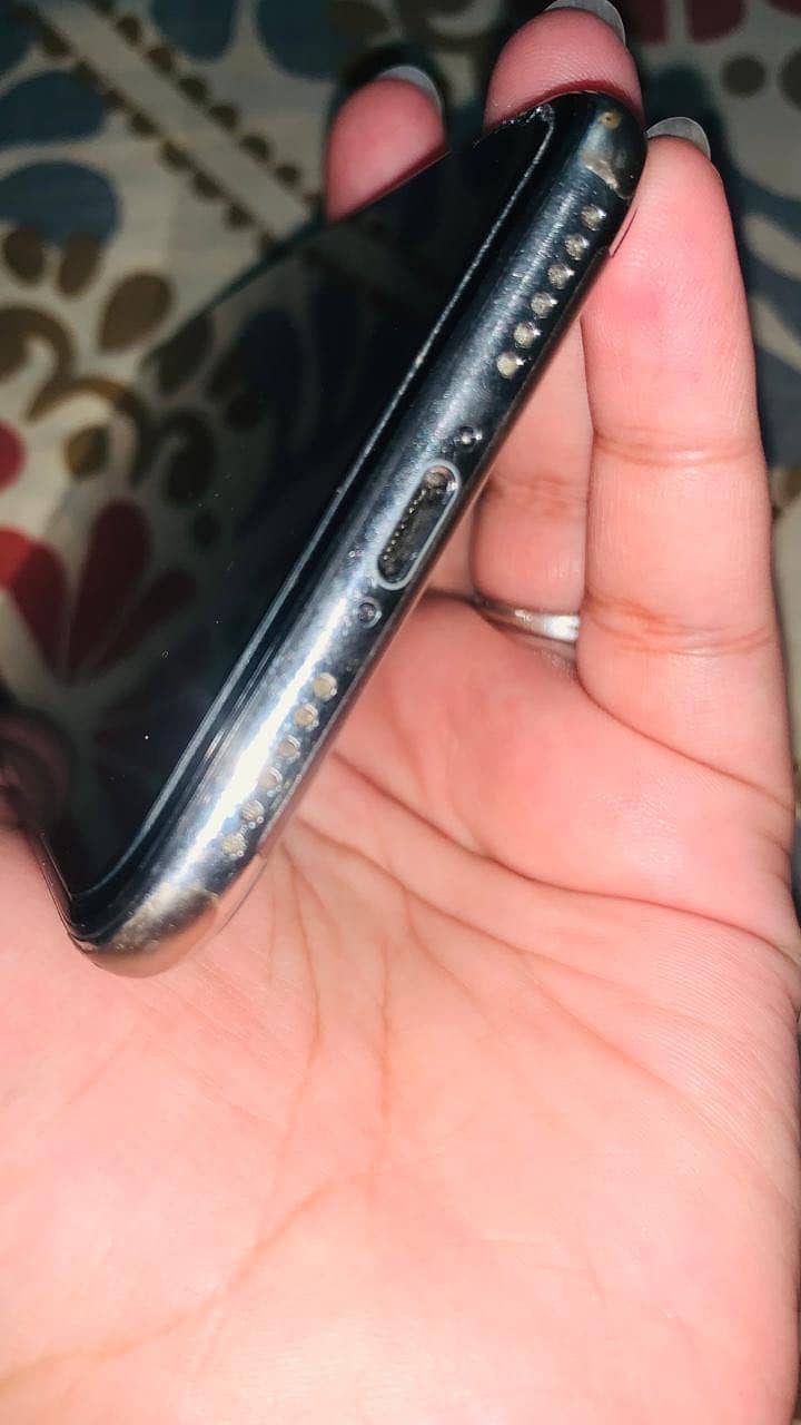 Apple iPhone X 4
