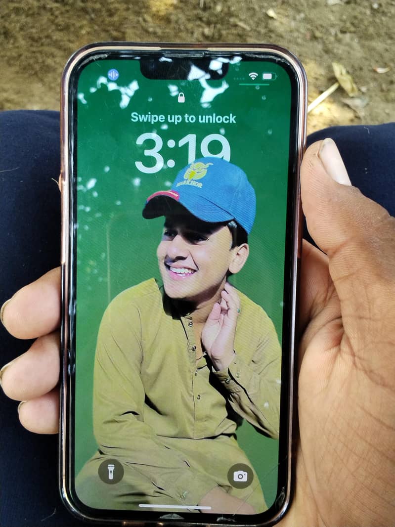 Apple iPhone 13 0