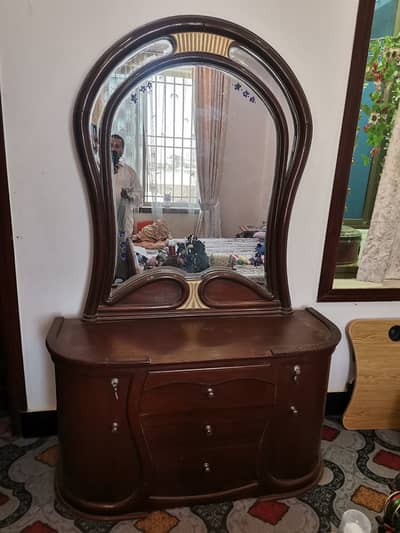 Elegant Wooden Dressing Table with Large Mirror – For Sale