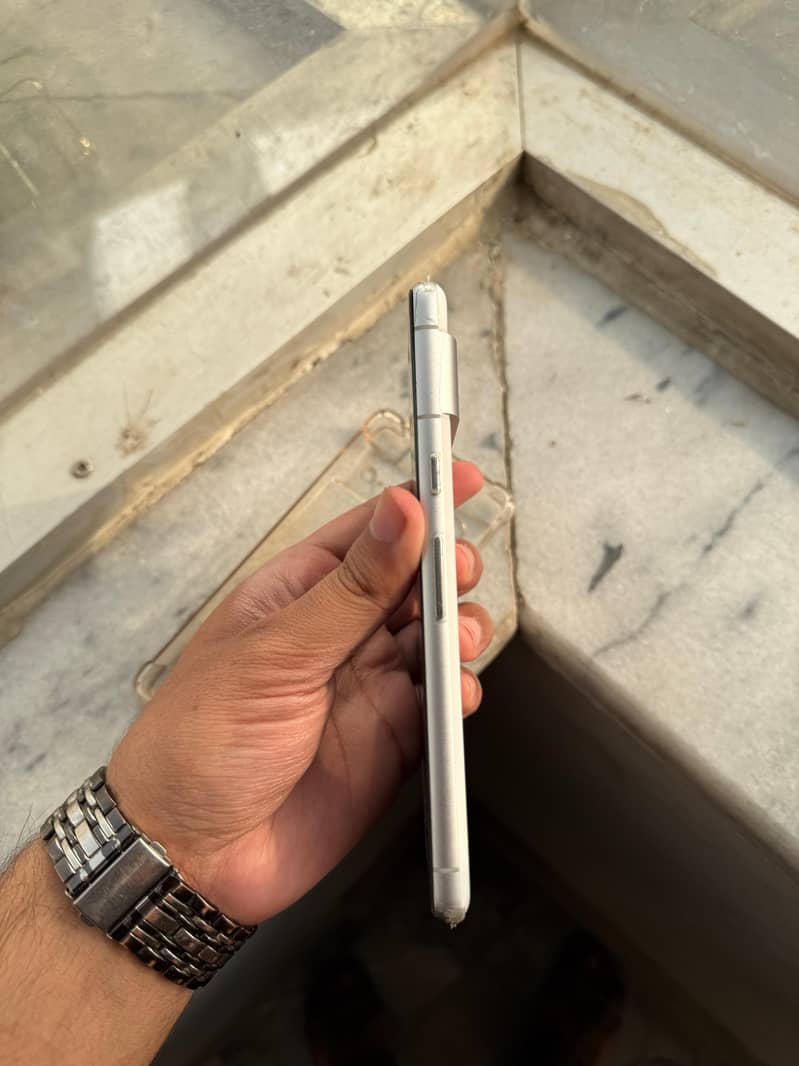 Google Pixel 7 4