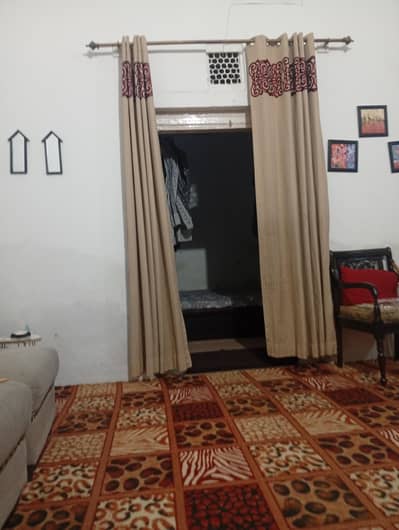 curtain 8piece very good condition