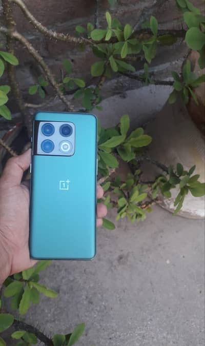 One Plus 10 Pro 5g 12/256 gaming phone with reverse wireless charging