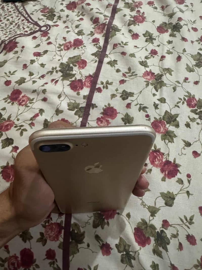 Apple iPhone 7 Plus 1