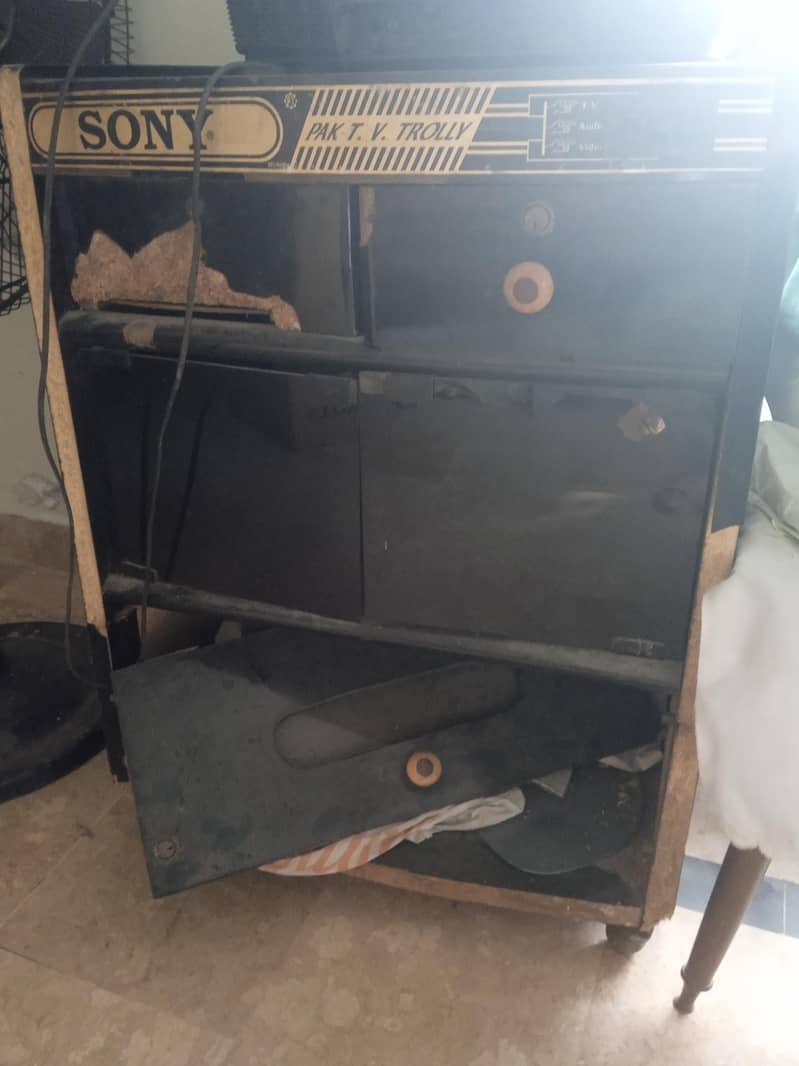 Tv table 0
