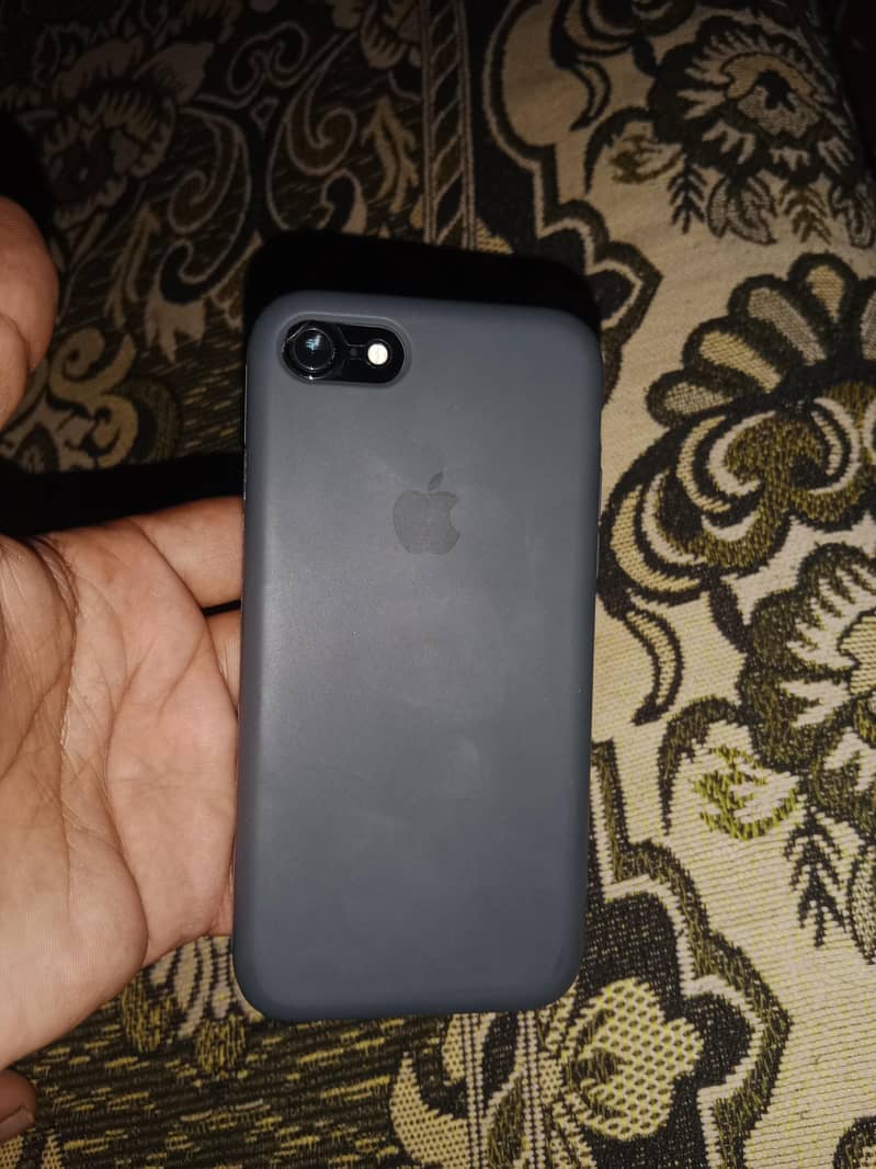 Apple iPhone 7 3