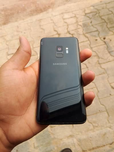 Samsung Mobile S9.4 / 128 Memory.