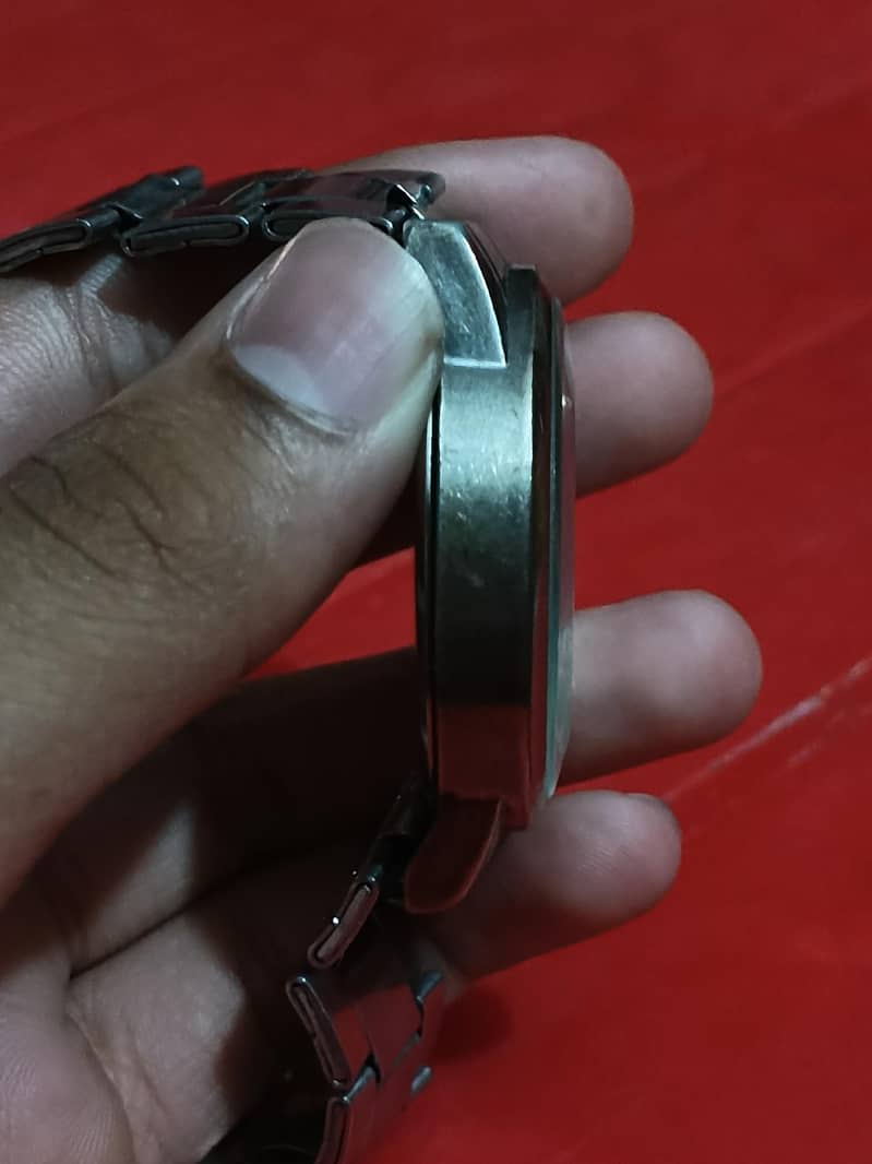 Men watch 2