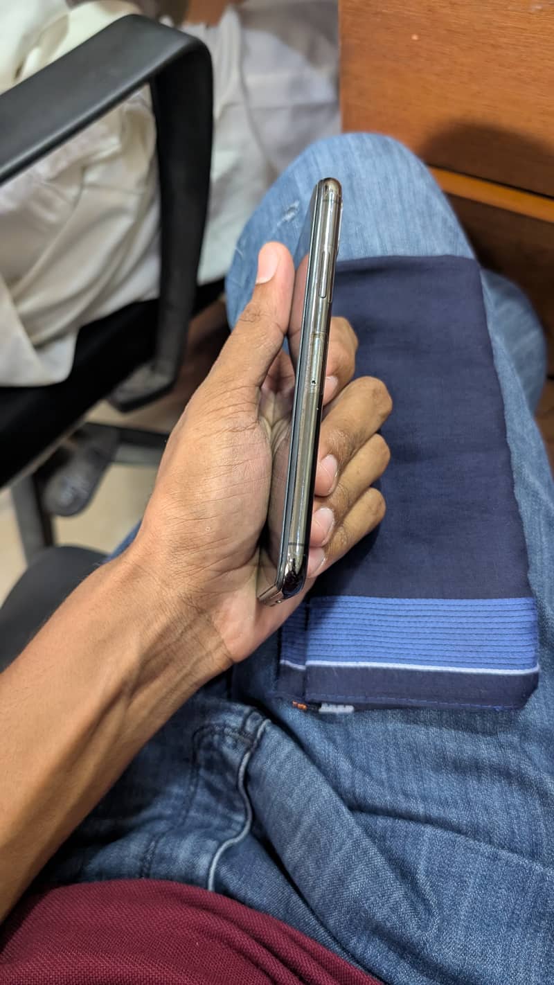Apple iPhone X 3
